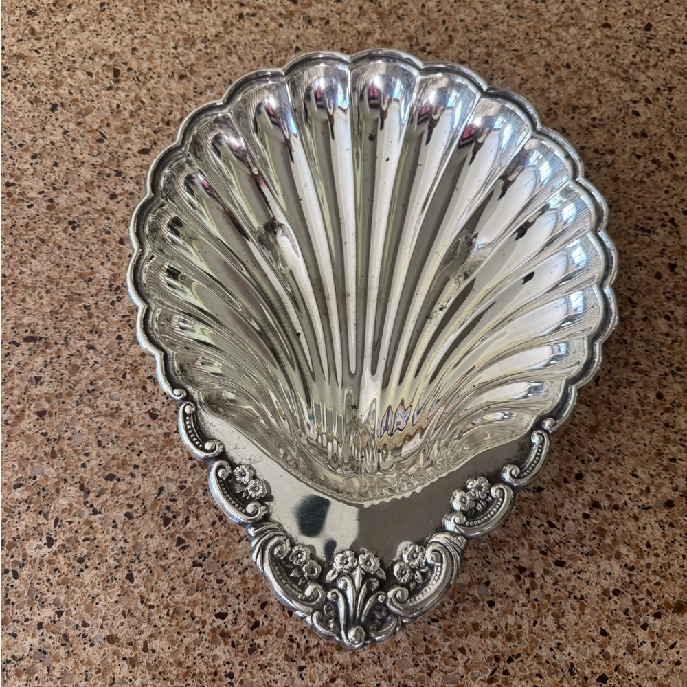 Sheridan Taunton Silversmiths Ltd. Vintage Silver Plated Shell Bowl